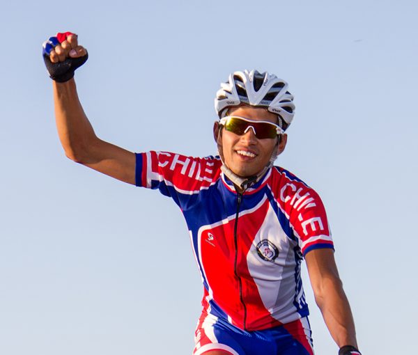 Campeones Anónimos: Cristóbal Olavarría, ciclista chileno triunfa en Francia