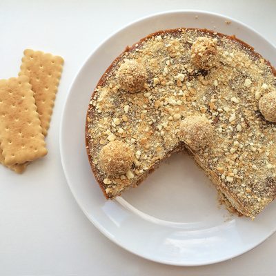 Aprende a preparar una fácil y rica Torta de Mil Hojas con galletas